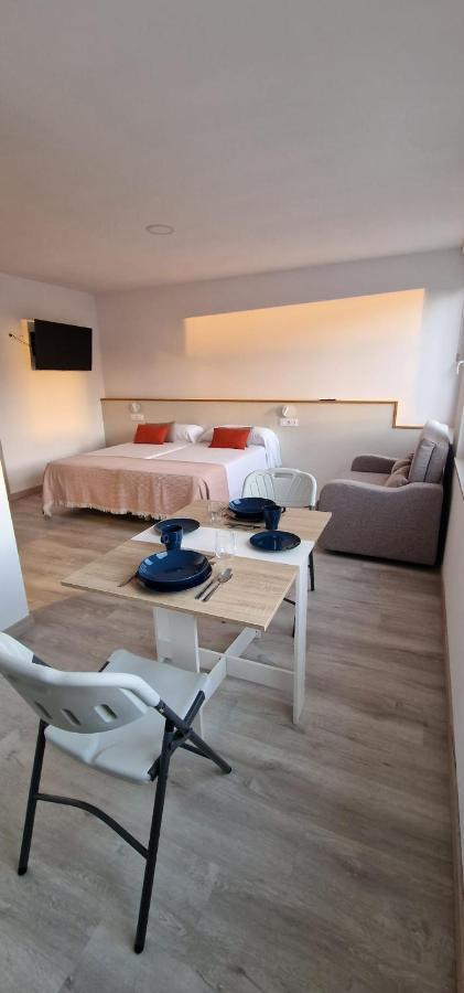 Estudios En Plaza Cabo Da Vila Centro 무히아 외부 사진