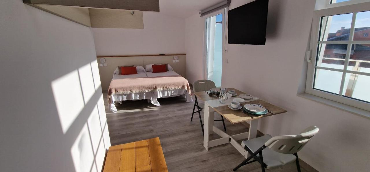 Estudios En Plaza Cabo Da Vila Centro 무히아 외부 사진