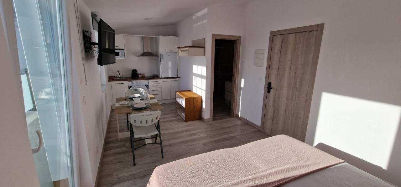 Estudios En Plaza Cabo Da Vila Centro 무히아 외부 사진