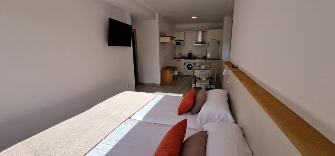 Estudios En Plaza Cabo Da Vila Centro 무히아 외부 사진
