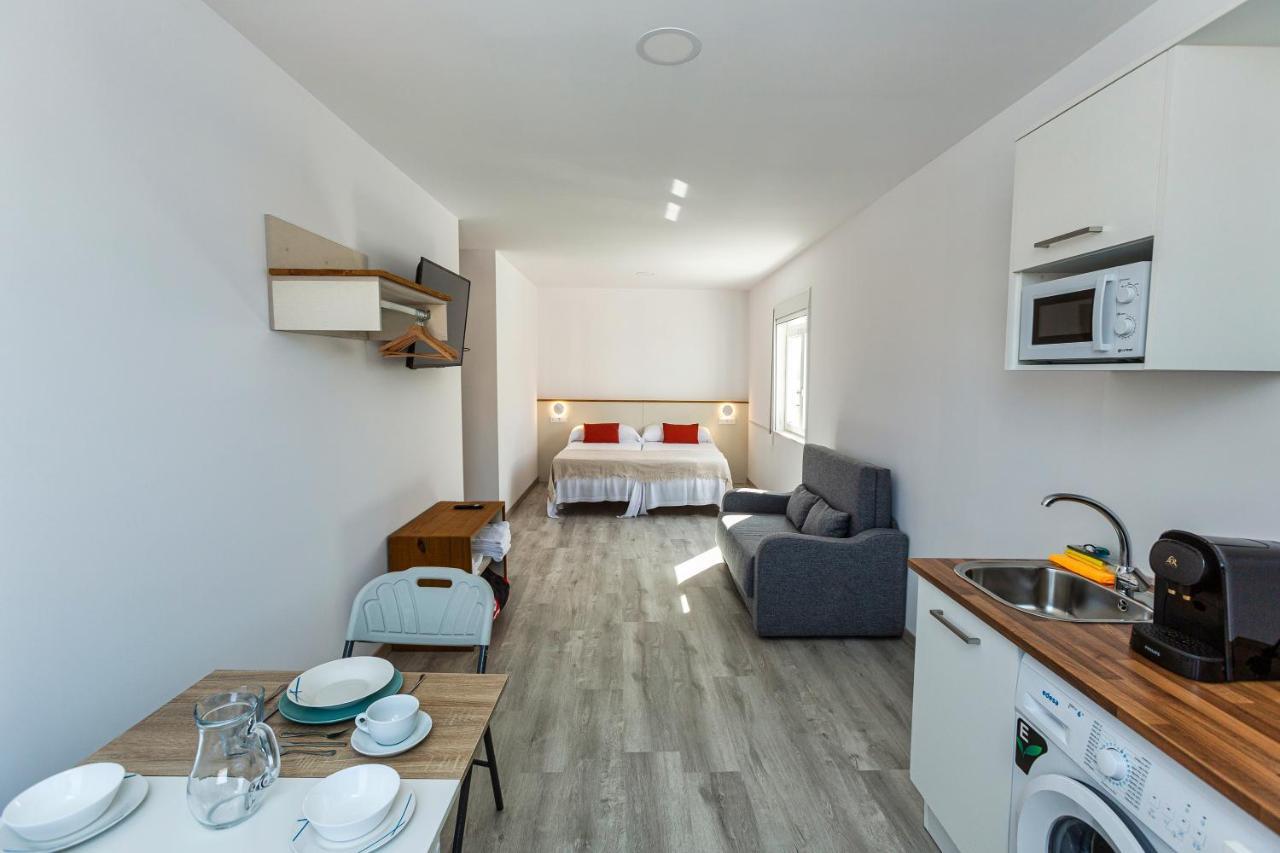 Estudios En Plaza Cabo Da Vila Centro 무히아 외부 사진