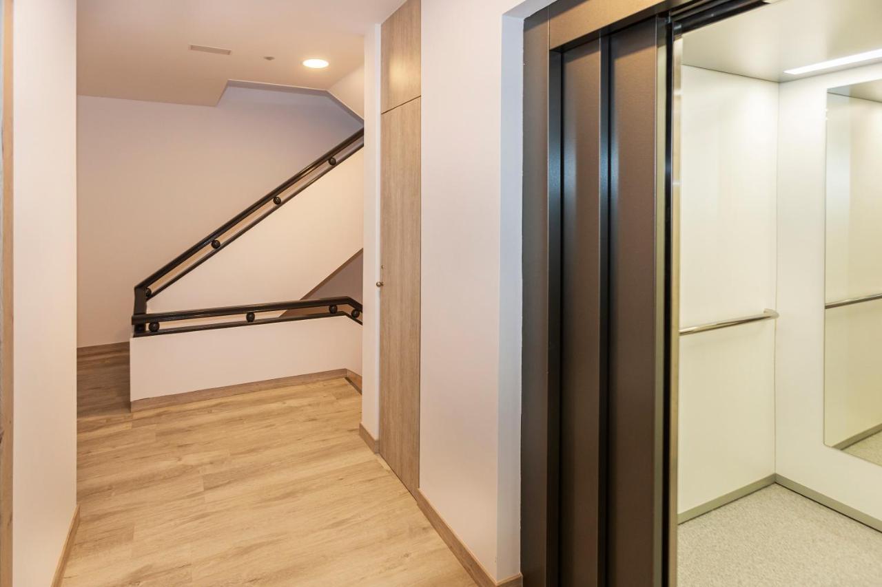 Estudios En Plaza Cabo Da Vila Centro 무히아 외부 사진