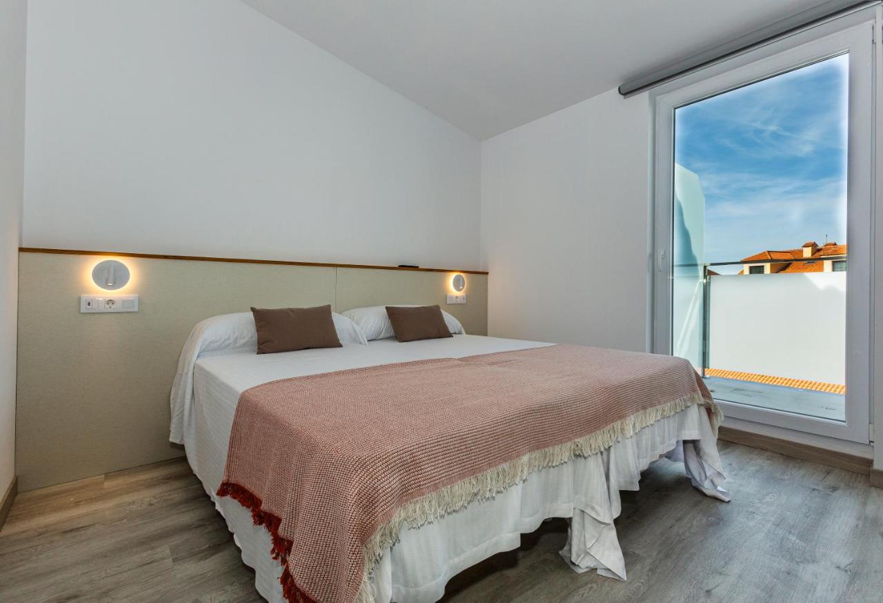 Estudios En Plaza Cabo Da Vila Centro 무히아 외부 사진